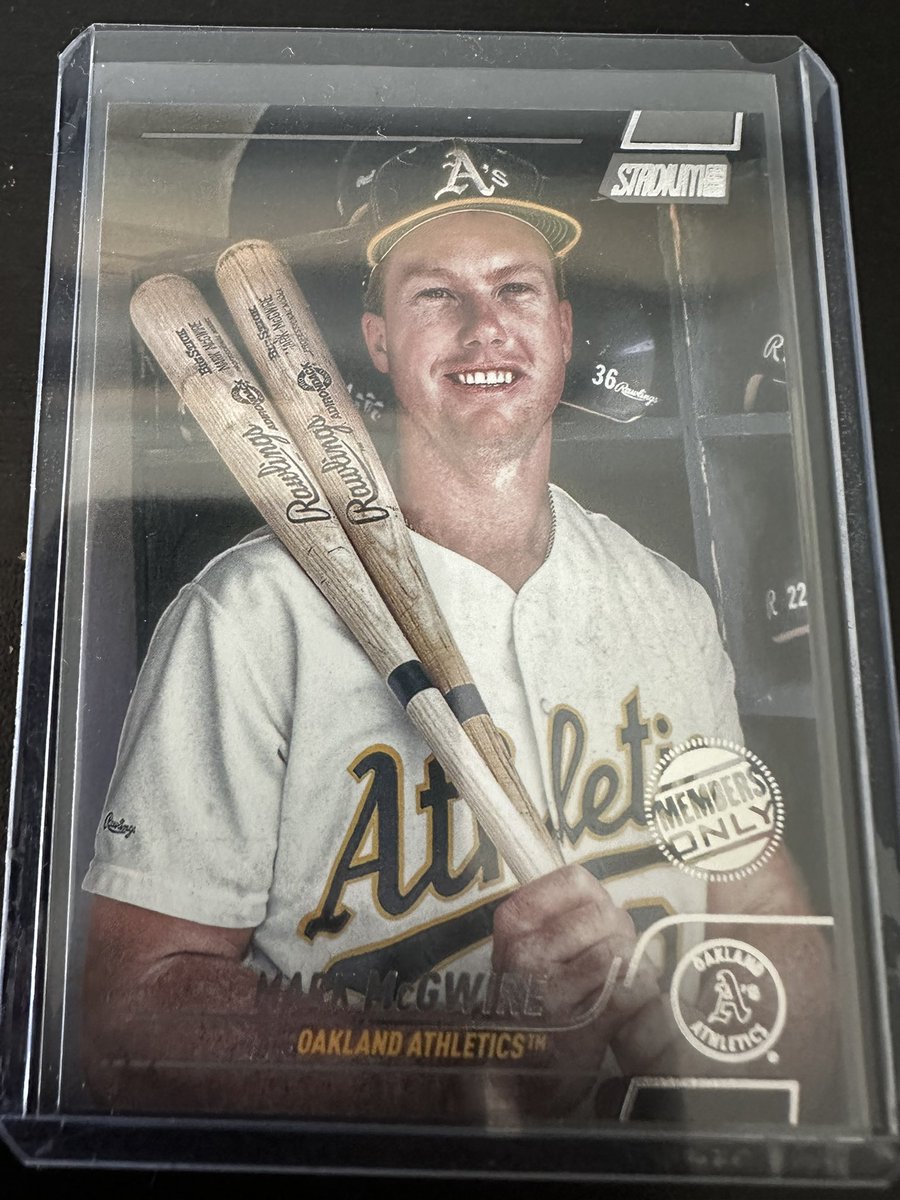 IllinoisMo's tweet photo. @CardPurchaser going through some stuff and noticed this. Can’t find out much about it after looking. How rare are these? https://t.co/QuA4obDKdo