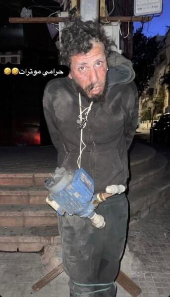 السوري بيمشي أيام بالجرود ليجي ع لبنان بيحترق سلافه
لبالآخر هيك نعمل فيه🤣
وهوي راضي ومبسوط
ومن أحب الذل ذله وأكثر
والكلاب عالسوشيل ميديا مصدقة حالها🤣