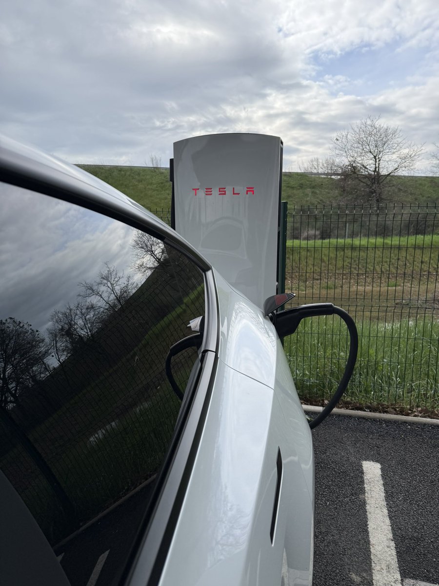 Vite, le baril de pétrole Brent s’envole. Pas trop de monde à la station ça va 😎