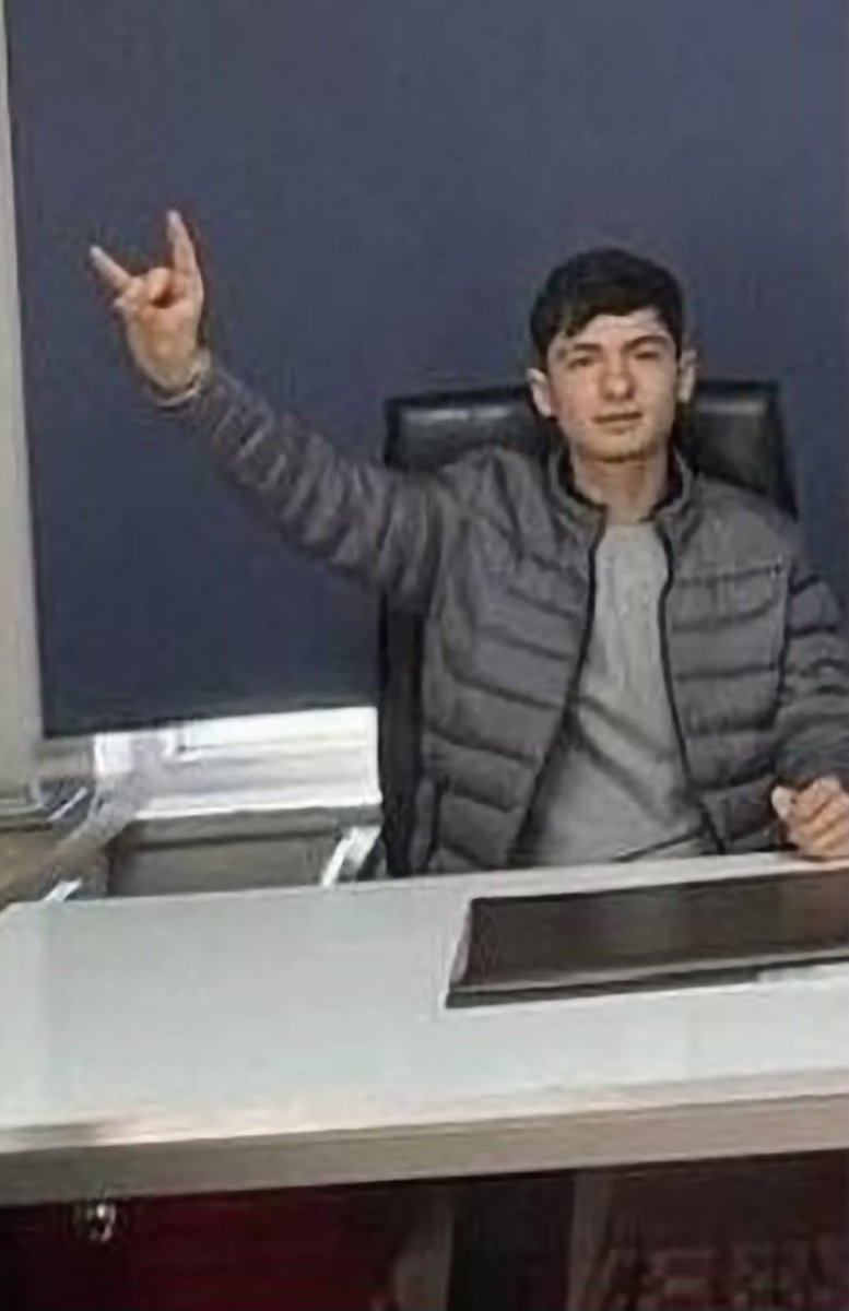 Toprağa düştün, Sadık !
Devlete emanettin,
Seni de koruyamadık....
İte köpeğe kurban ettik...

Bir tırnağın, tüm köpeklerden kıymetliydi, anlamadılar...
Bize hakkını helal etme kardeşim,
Mekanın cennet olsun

<a href="/TC_icisleri/">T.C. İçişleri Bakanlığı</a> <a href="/dbdevletbahceli/">Devlet Bahçeli</a> <a href="/RTErdogan/">Recep Tayyip Erdoğan</a>