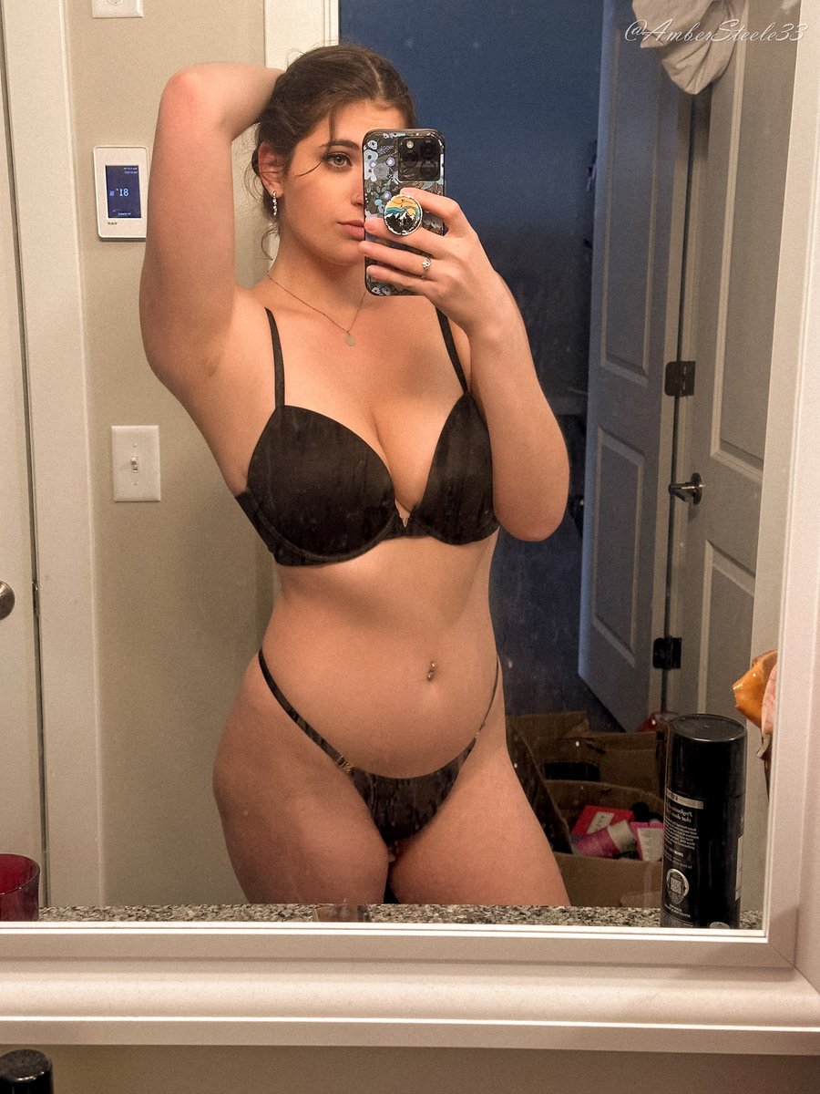 Amber Steele tweet media