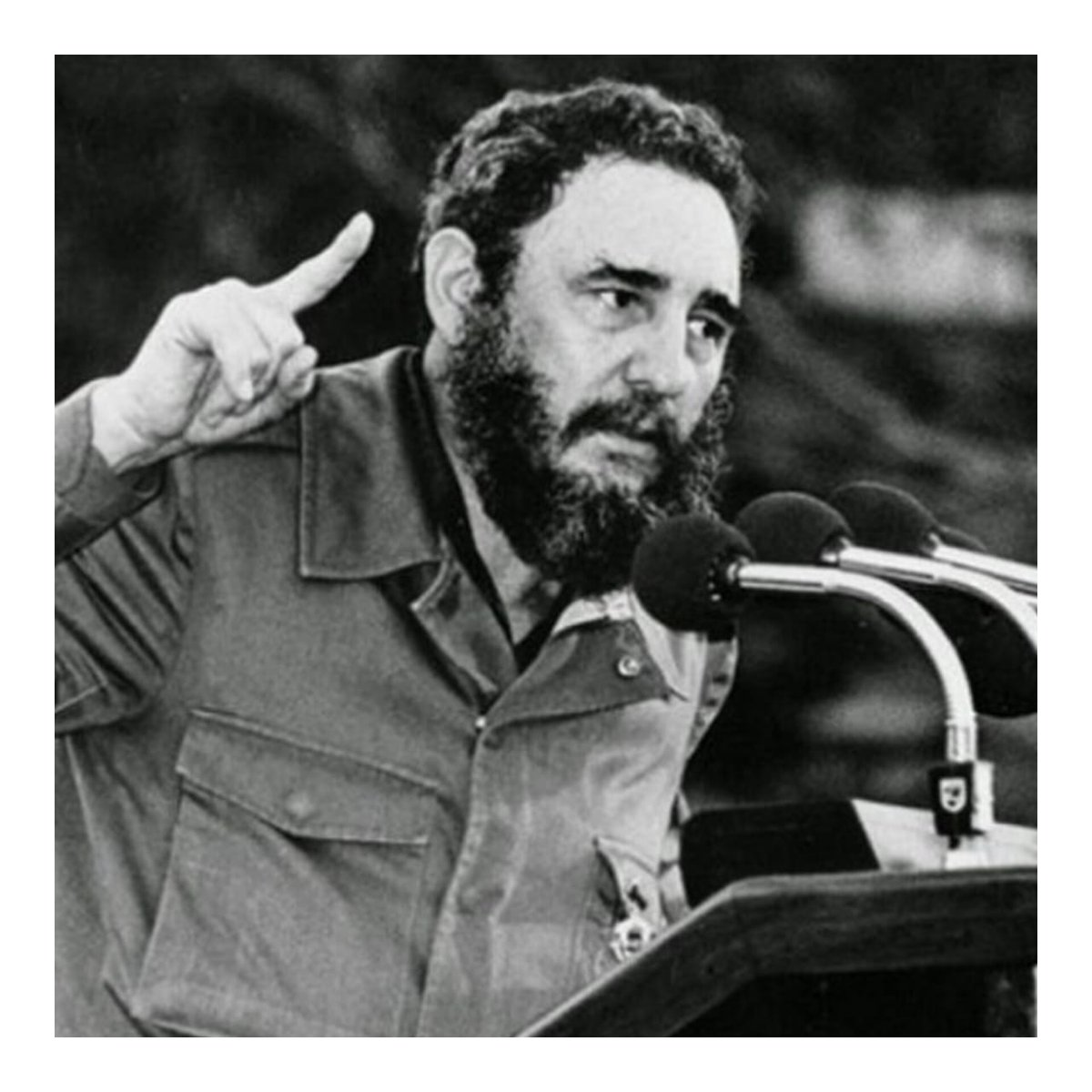 🕊#100AñosConFidel:

"Y en este mundo que vivimos, en esta hora que vivimos, nosotros somos defensores de la paz, estamos del lado de los que defienden la paz; defensores de la soberanía de los pueblos, defensores de los derechos de la humanidad".