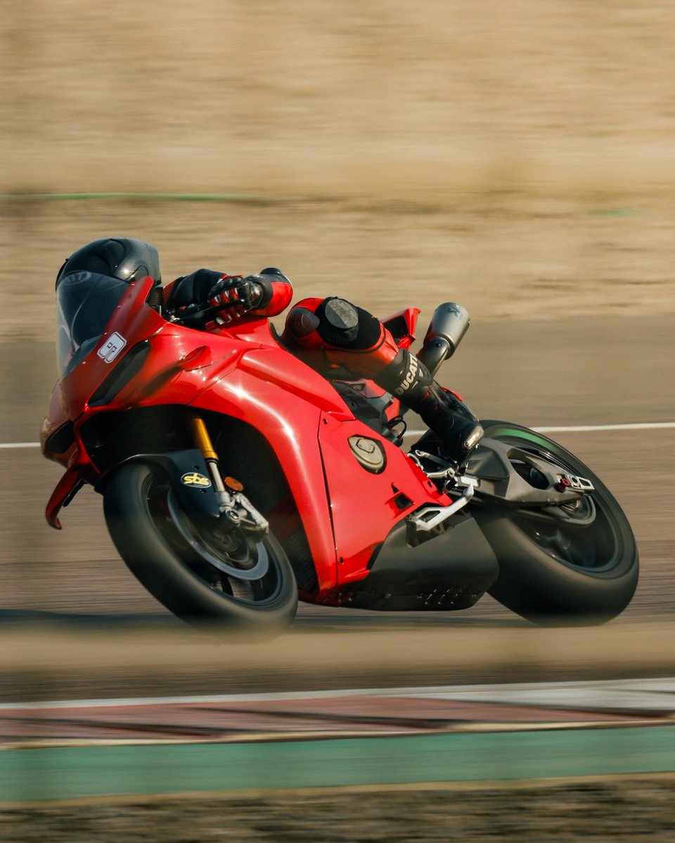 Ducati_India's tweet photo. Track Day. Done. Dominated.
The #BuddhInternationalCircuit came alive over the weekend as Ducatisti pushed their limits at the Apex Training & Track Day- #PoweredByDucati.
Corners conquered. Lap times dropped. Confidence unlocked.
#ApexRacingAcademy #DucatiExperience #RideRed https://t.co/gOM22FQFCM