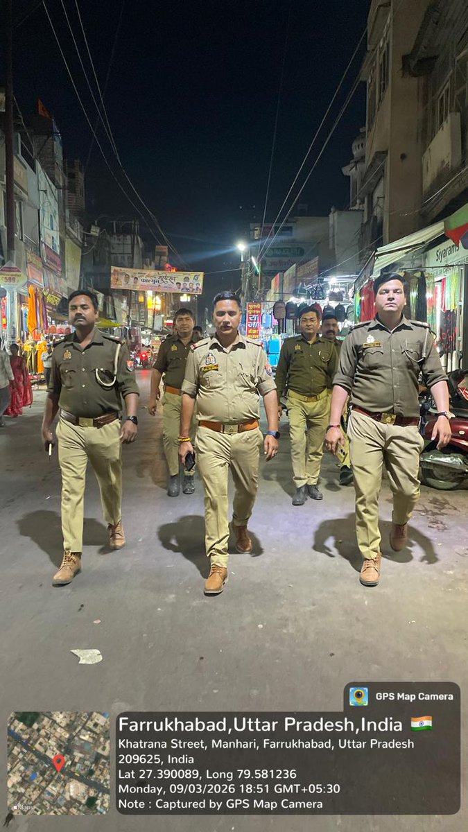 पुलिस अधीक्षक जनपद फतेहगढ़ के निर्देशन में कोतवाली फर्रूखाबाद पुलिस द्वारा थाना क्षेत्रान्तर्गत शांति व्यवस्था के दृष्टिगत सुरक्षा, शांति, सौहार्द व कानून-व्यवस्था बनाए रखने हेतु प्रमुख बाजारों व मुख्य मार्गो पर पैदल गश्त की गई। #FatehgarhPolice