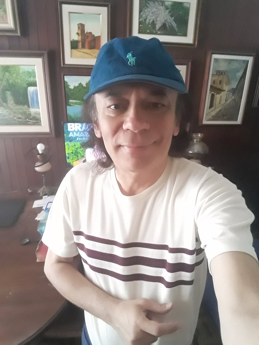 Eu ia postar o Campeonato do meu Fluzão mas é dia do amigos Flamenguistas comemorarem 📷 Ganharam nos pênaltis alternados. O hino do Flamengo "no Fla-Flu é um Ai Jesus" 📷📷 Segue o Baile!!! De 3 em 3 dias tem jogo de novo 📷 Bom Semana! Deus e Jesus no controle da Nave 📷📷