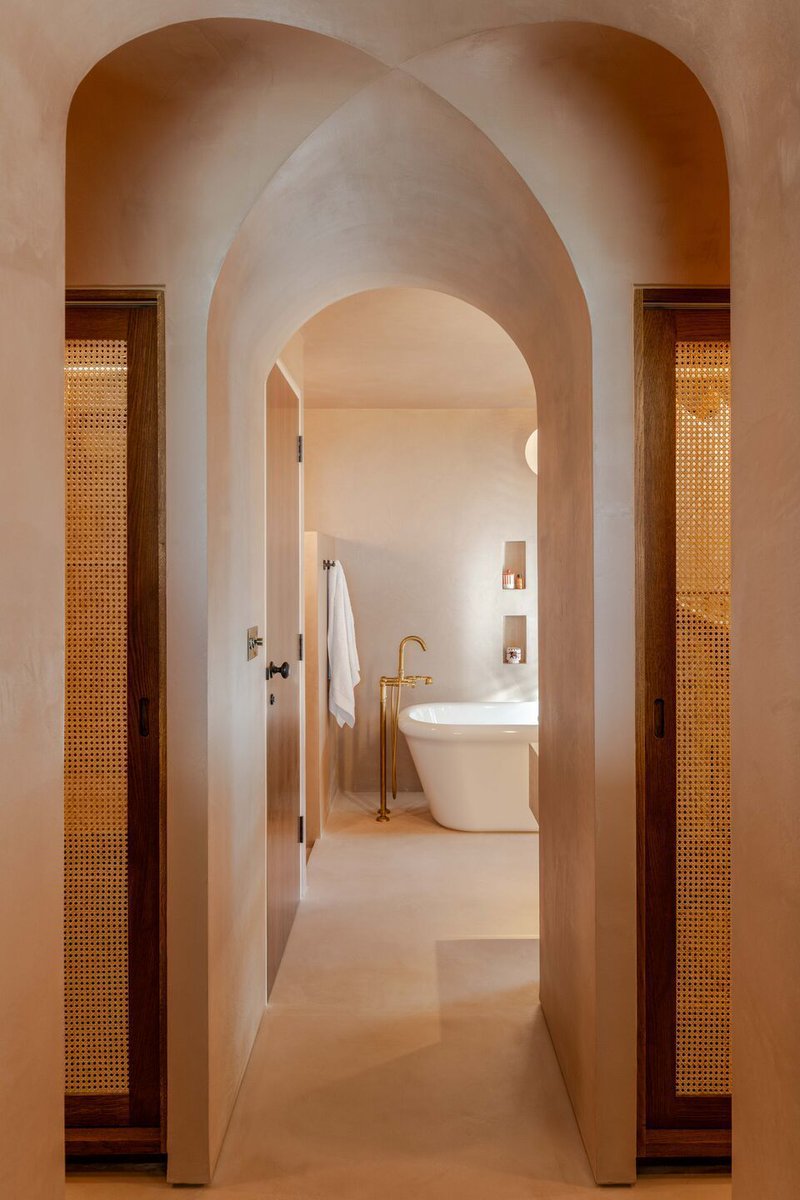 Archello's tweet image. On Jersey’s rugged west coast, Fieldwork Architects crafted a coastal house defined by stabilised rammed earth and locally quarried granite. 
archello.com/project/wishin… 

#RammedEarth #GraniteArchitecture #MaterialDrivenDesign