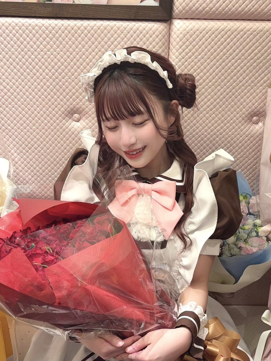 maid_mugi1's tweet photo. あなたと出会えたこと 永遠に忘れないよ♡
メイド むぎでした♡ https://t.co/Hxmm835c1h