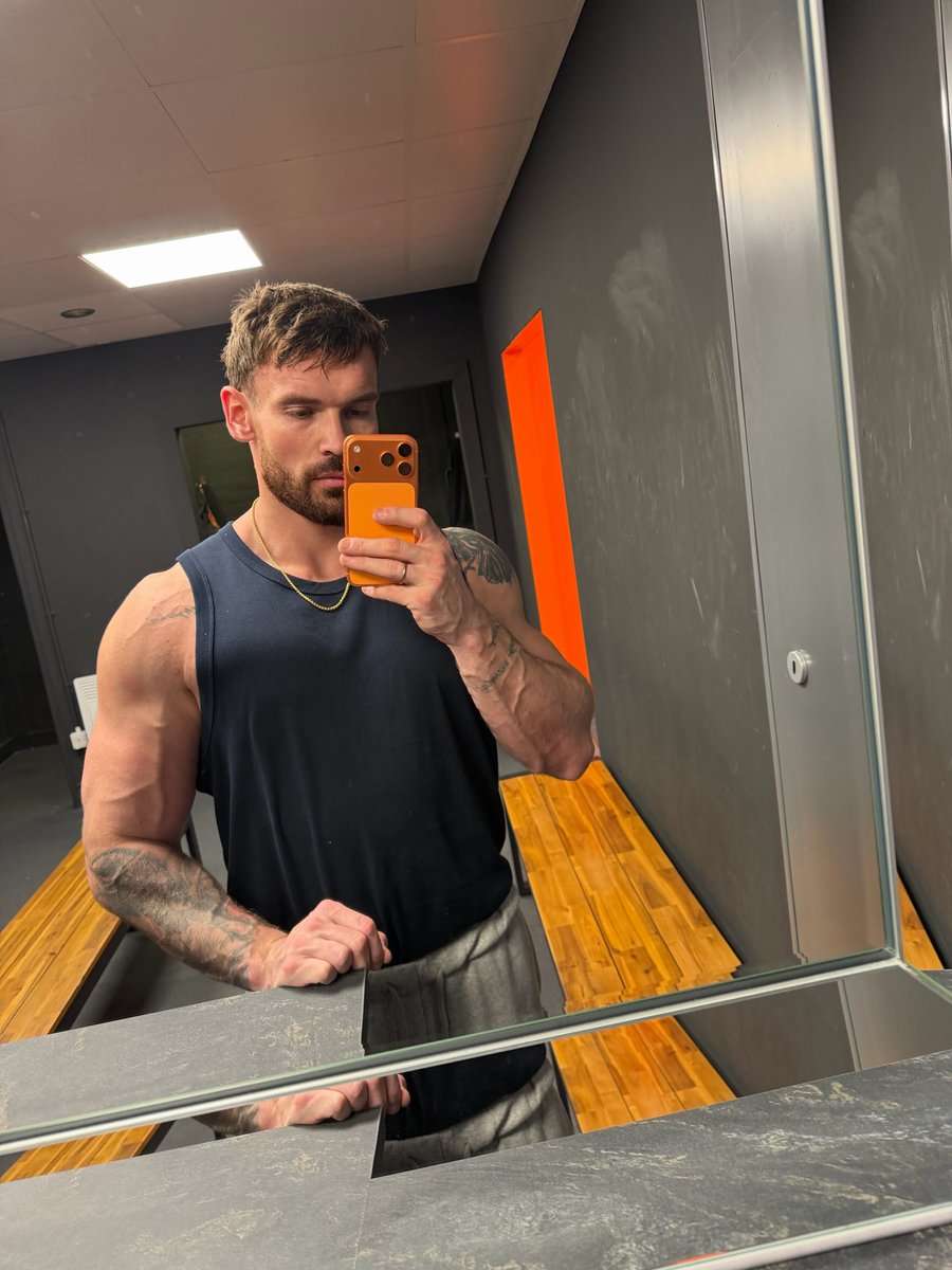 PayPrince94's tweet photo. Built like your bad financial decision.
#paypigs #findom #walletdrain #alpha https://t.co/yWpDt5Rrv9