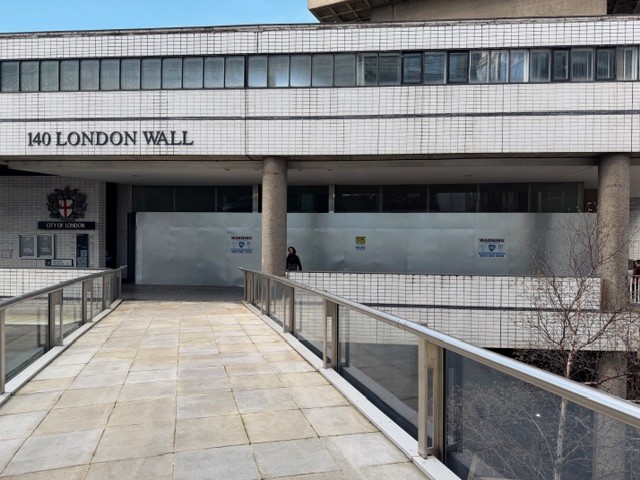 In Feb, we were tasked with a hoarding installation at 140 London Wall, located on a part of a historic London site. Transporting materials to the upper level was challenging, our team worked diligently to create a freestanding structure encased in galvanised steel sheets.