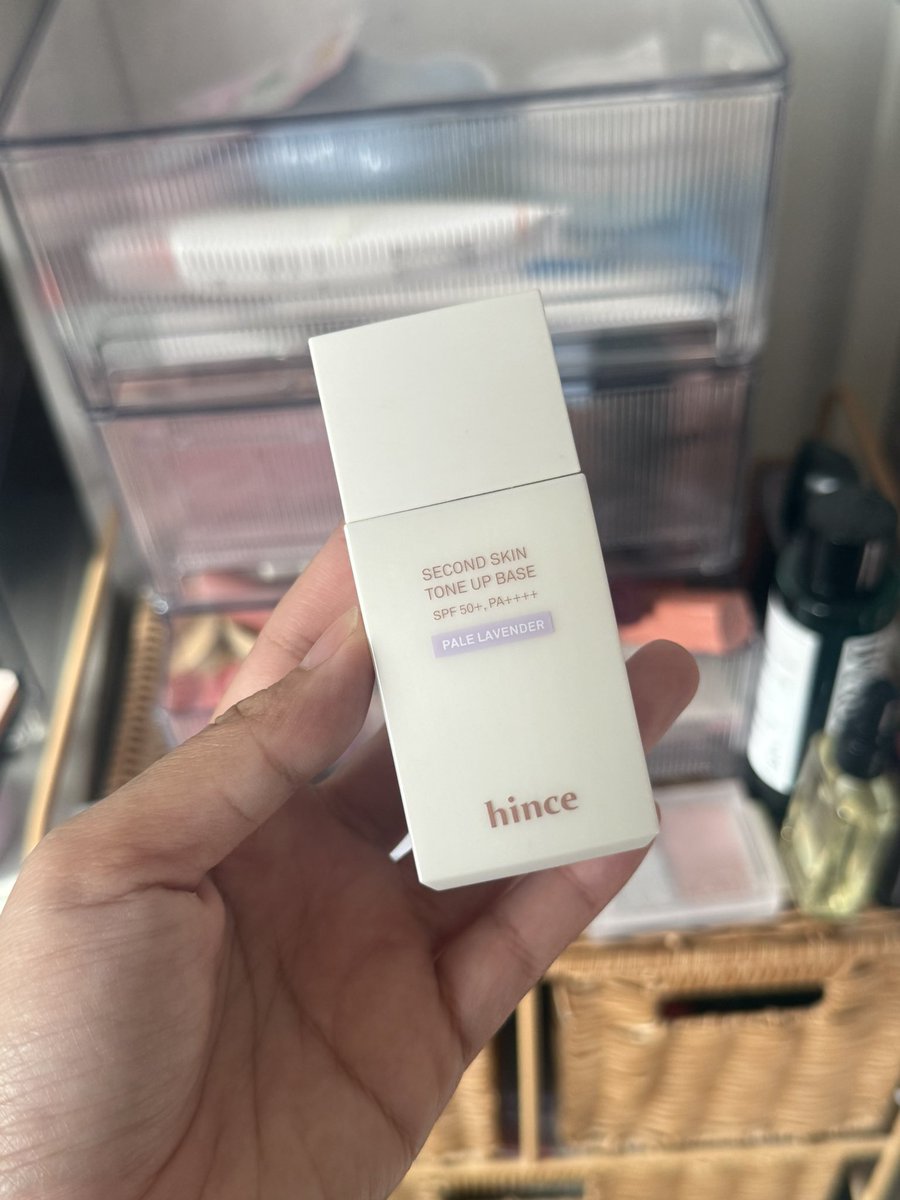 หวงเว่อ แต่ก็ของพี่นะ ลองใช้แล้วชอบจนใส่กระเป๋ามาเป็นของตัวเอง เบสจะสีม่วง ผิวจะสวยกลืนกับผิวเลย มันผ่องมากๆ จำได้ว่าช่วงมัธยมก็ใช่เป็นกันแดดโทนอัพแบบนี้แหละ ผิวสวยมากๆ มันไม่หนา ไม่คราบ ไม่เยอะ แต่ให้สวยที่เนียนและผ่องมากๆ

: s.shopee.co.th/AACIPfiPPA
: s.lazada.co.th/s.Zdd5qz?cc&t=…
.