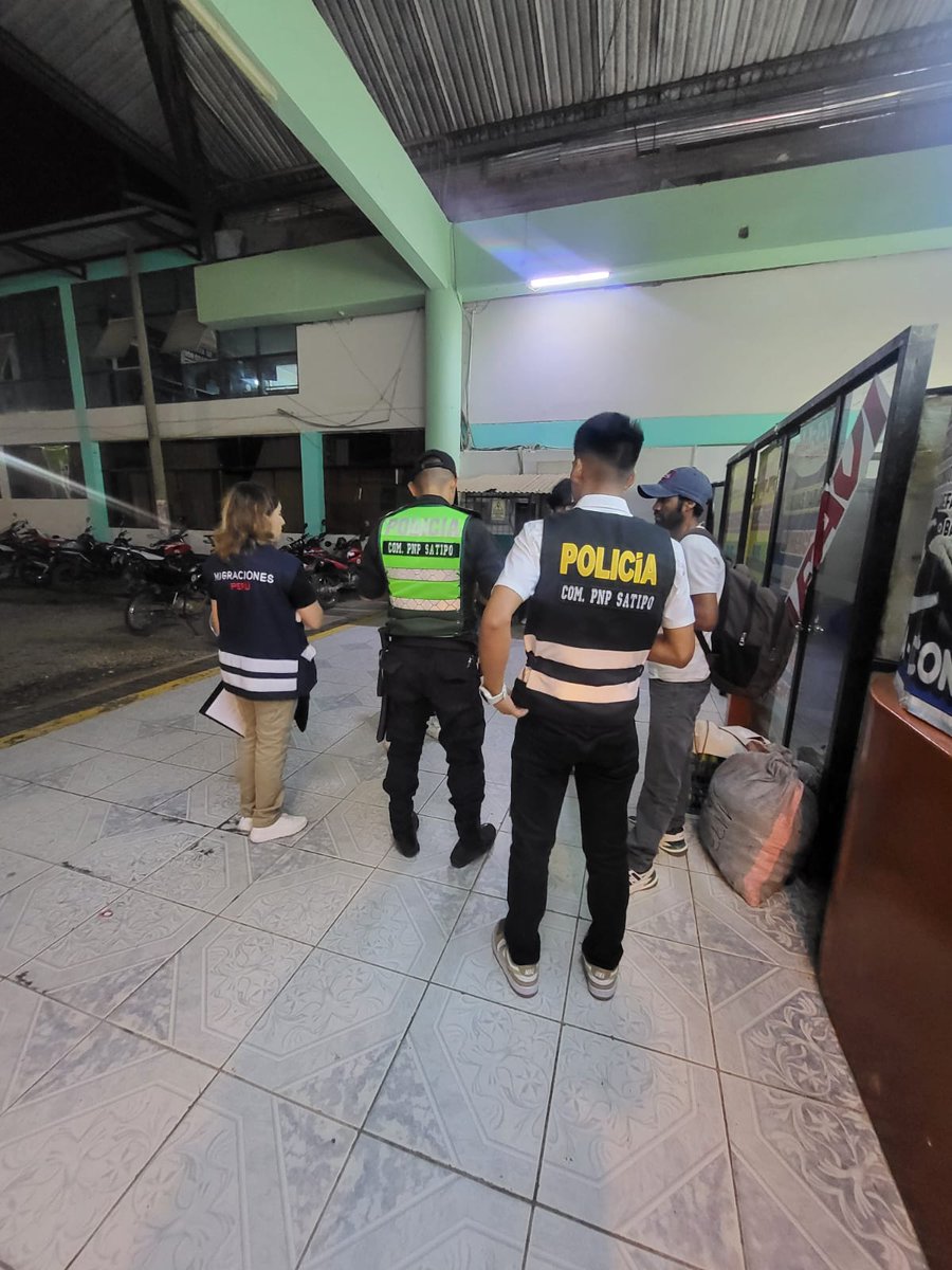 MigracionesPe's tweet image. Con la finalidad de reforzar la seguridad migratoria, #Migraciones 🇵🇪, junto a la @PoliciaPeru, ejecutó operativos de verificación y fiscalización migratoria en #Arequipa, #Huánuco, #Ica, #Junín, #Loreto, #Puno, #Tumbes y #Ucayali, donde la #PNP intervino a 399 extranjeros.