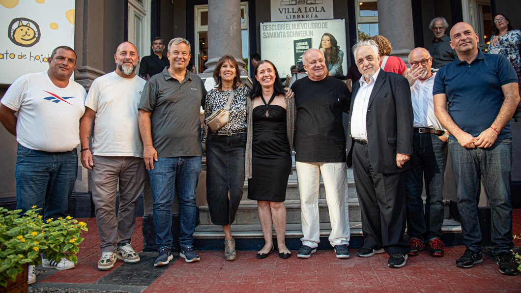 CascallaresPJ's tweet photo. ¡FIN DE SEMANA JUNTO A NUESTROS VECINOS!

El sábado estuvimos en la inauguración del espacio de arte “Ángulo Recto” de la librería Villa Lola, un hermoso lugar pensado para fomentar la cultura y el intercambio artístico en nuestra comunidad. Pueden visitarlo en la calle Intendente González 921.

Y ayer domingo participamos en nuestro Parque Saludable Ramón Carrillo de la Charla, Debate y Proyección de la Película "Norma También" en el marco de las actividades del #8M.

#BrownConVos