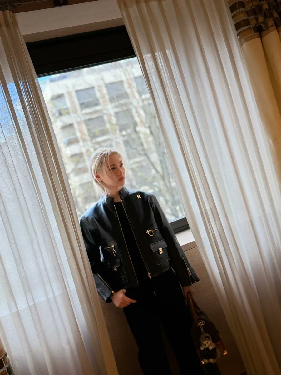 용복이 인스타

Call me Parisian

FELIX PARIS FASHION WEEK STAR
#FELIXxLouisVuittonPFW #FELIX 
<a href="/LouisVuitton/">Louis Vuitton</a>