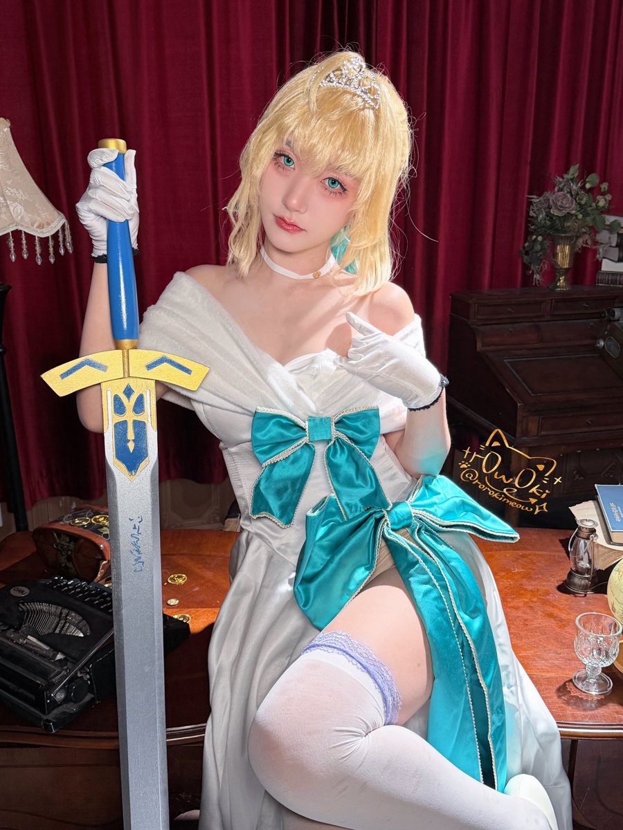 rorokimeow's tweet photo. Saber 👑
New watermark felt cute 🥰

#cosplay #コスプレ #fgo #saber #rorokimeow https://t.co/tw5avF72ls