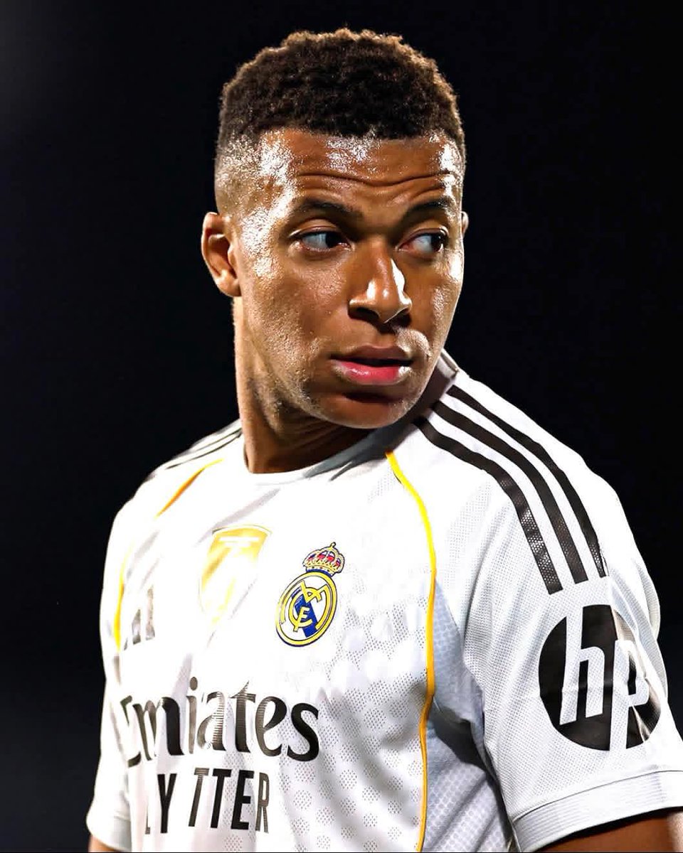 mannblacktv's tweet photo. 🚨 𝐁𝐑𝐄𝐀𝐊𝐈𝐍𝐆: Kylian Mbappé is RULED OUT for the first leg vs Man City, DECISION MADE! ⚪️❌

He won't make it in time. If there's a good recovery, he could get some minutes against Elche this week end, reports Marca. ‼️ https://t.co/5YLC7m9gEc