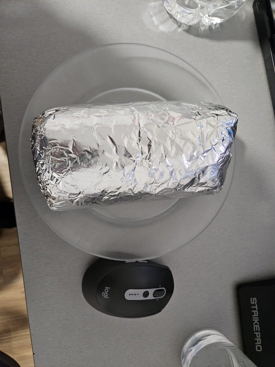 LaurA 💫 tweet media