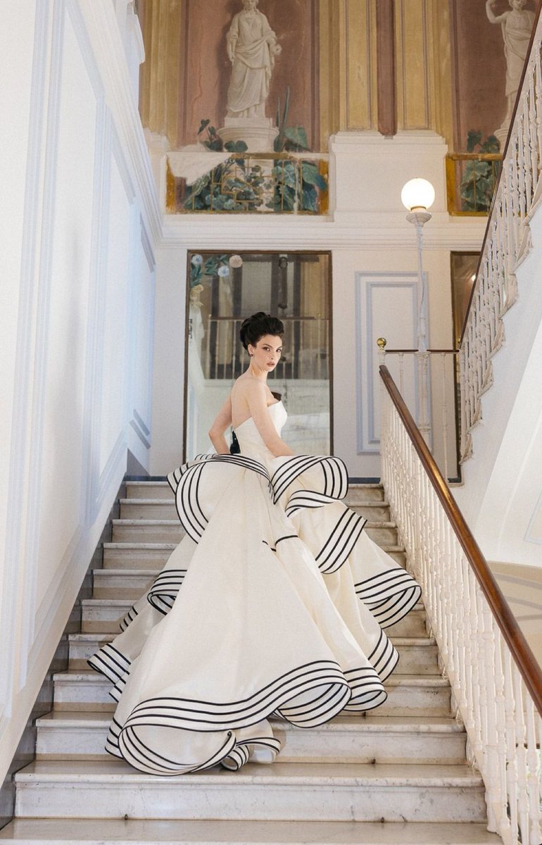 EvaLovesDesign's tweet photo. Amalfi Coast glam https://t.co/wjreq0yTCv