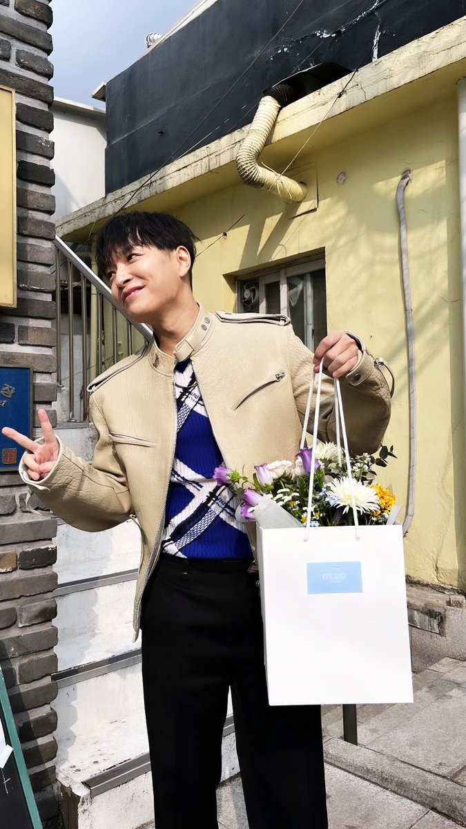 Simon D. tweet media