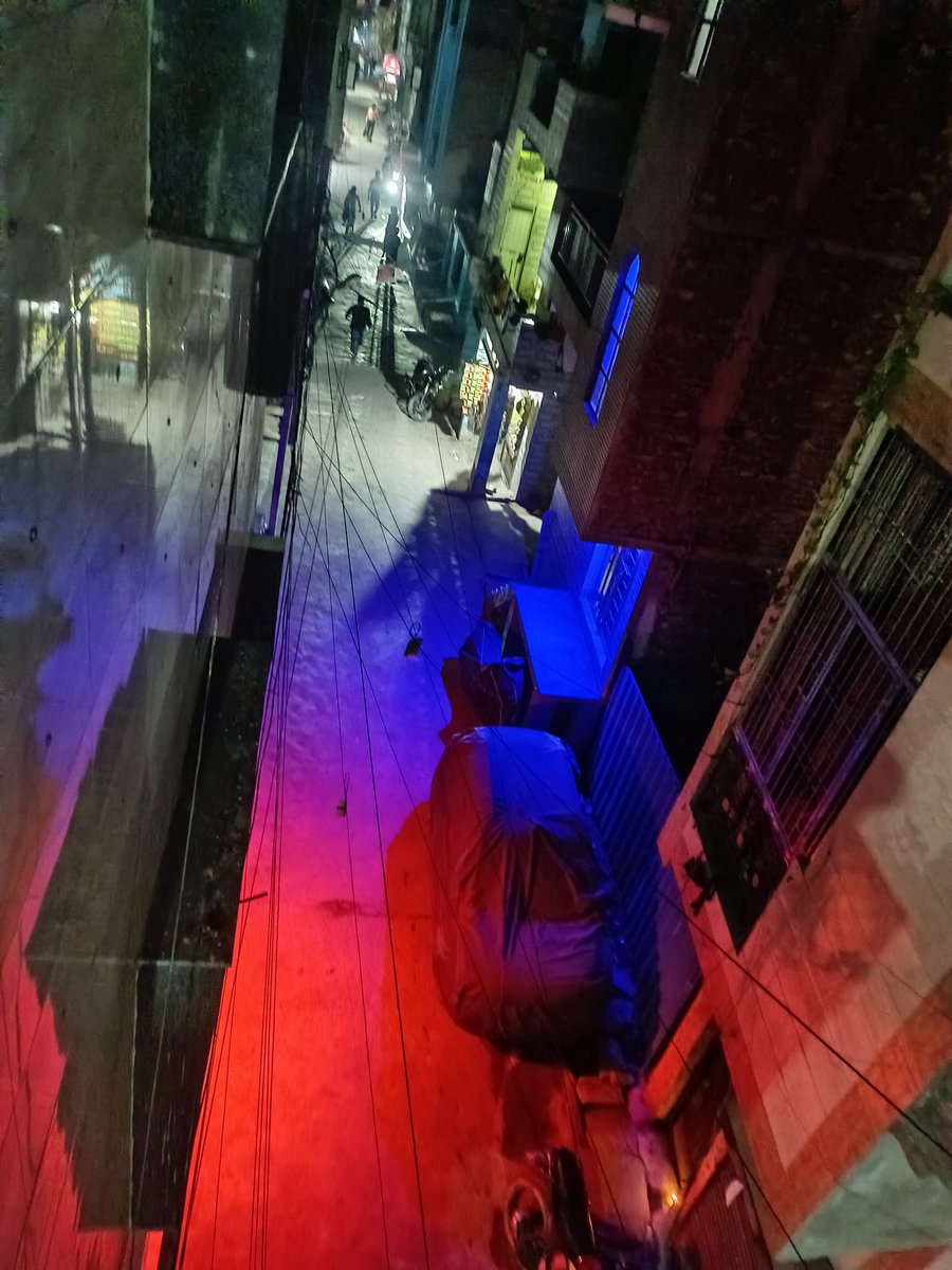thsmdelhi's tweet photo. @tatapower_ddl @TataPower The street light is not on today due to which the entire block is dark. Please try to get it on now. D- Block, Part-1, Mukund Pur Delhi-110042. Area Under zone-503. https://t.co/q2JFxreb1U