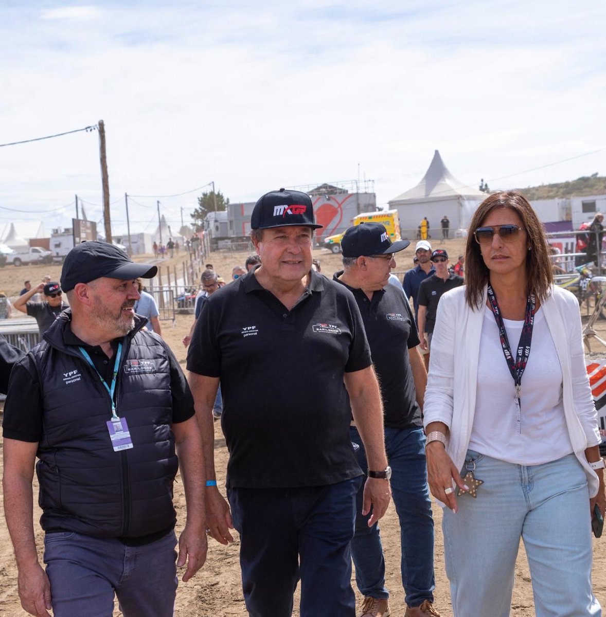 marcelagabdala's tweet photo. Ver a Bariloche nuevamente como sede del motocross mundial emociona.

Fue mucho trabajo y gestión para que este sueño se concrete.

Hoy más de 43.000 personas lo hicieron realidad y nuestra ciudad volvió a mostrarse al mundo. 🏁🌎 https://t.co/AnCjHjAsYv