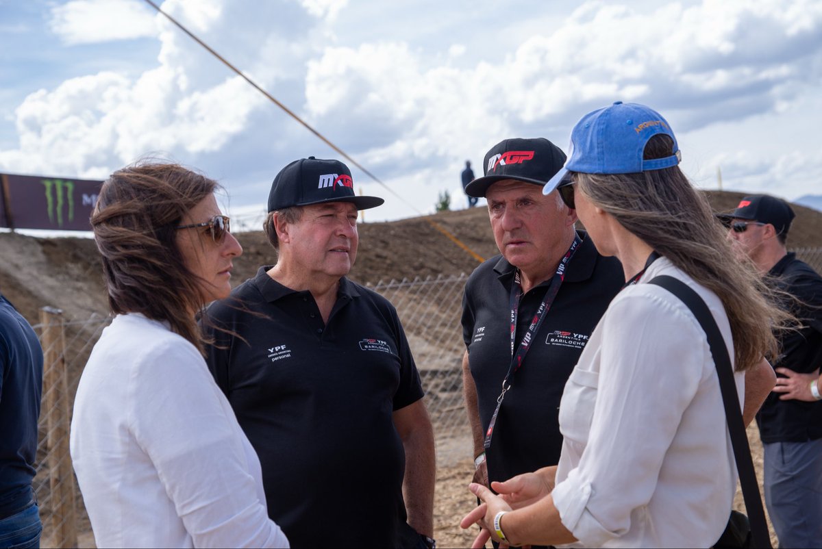 Ver a Bariloche nuevamente como sede del motocross mundial emociona.

Fue mucho trabajo y gestión para que este sueño se concrete.

Hoy más de 43.000 personas lo hicieron realidad y nuestra ciudad volvió a mostrarse al mundo. 🏁🌎