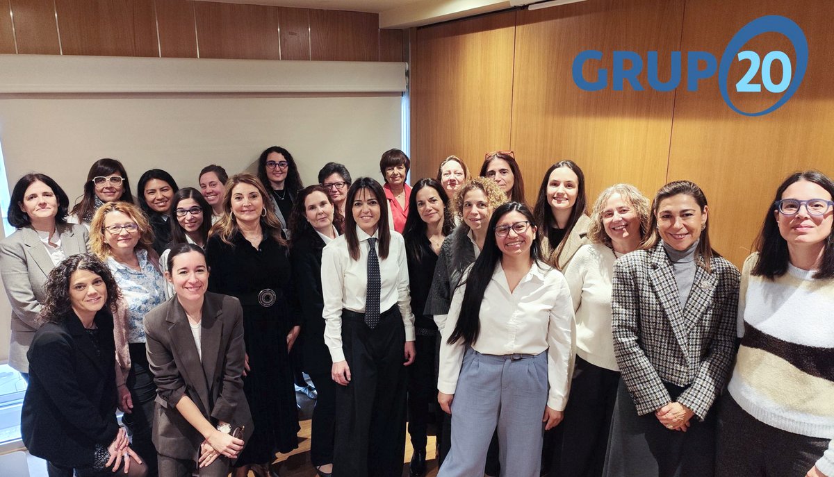 cortesyperez's tweet photo. Con motivo del #DíaInternacionalDeLaMujer, asistimos a un nuevo Breakfast Grupo20 🌷
Nuestra CEO, Meritxell Perez-Copons, ha moderado el acto junto a Mercè Martí. También han asistido nuestras consultoras Anna Mitjavila, Montse Marín y Iolanda Pau.
#Equidad #Grupo20 #Liderazgo https://t.co/NjBEt8TzKp