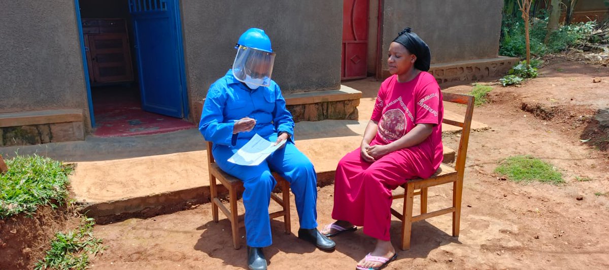 NgomaDistrict's tweet image. Uyu munsi, ku bufatanye bw'Akarere, #RBC na #SFH mu Murenge Jarama; Umuyobozi w'Akarere wungirije ushinzwe imibereho myiza @MukayirangaGlo1 yatangije igikorwa cyo gutera umuti wica imibu utera Malariya mu nzu.