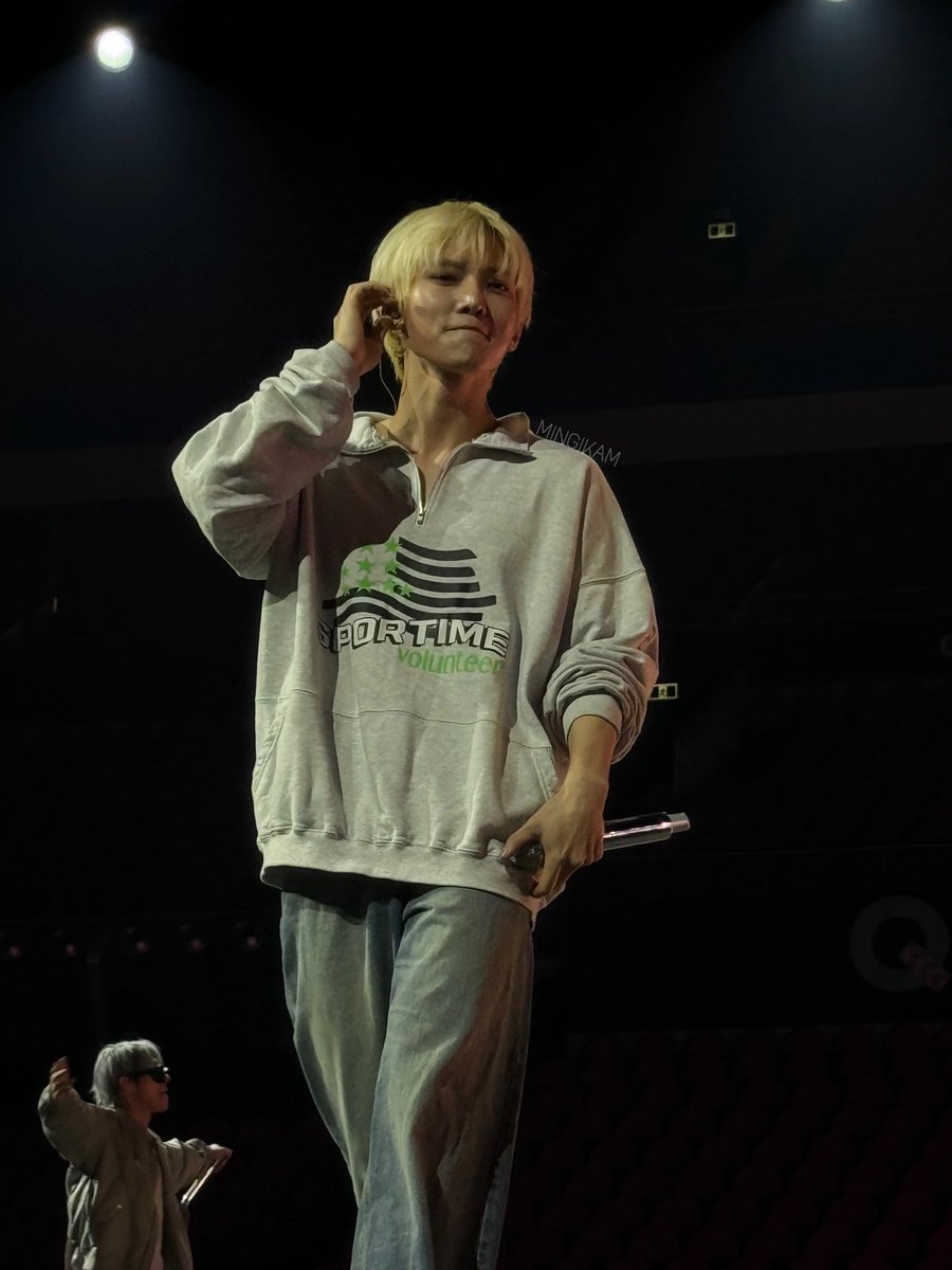 mingikam's tweet photo. Yeosang Sydney 🇦🇺
060326
squish!
#ateez #ateezsydney #yeosang #kangyeosang #inyourfantasy #ateezconcert https://t.co/GN5oykttCx