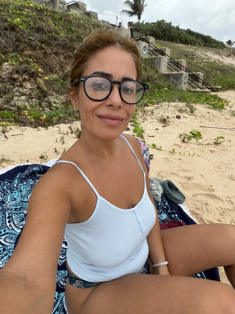 Ana Taylor tweet media