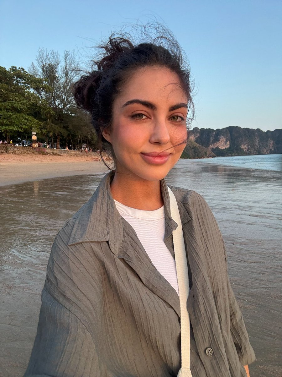 Шурочка с акулой tweet media