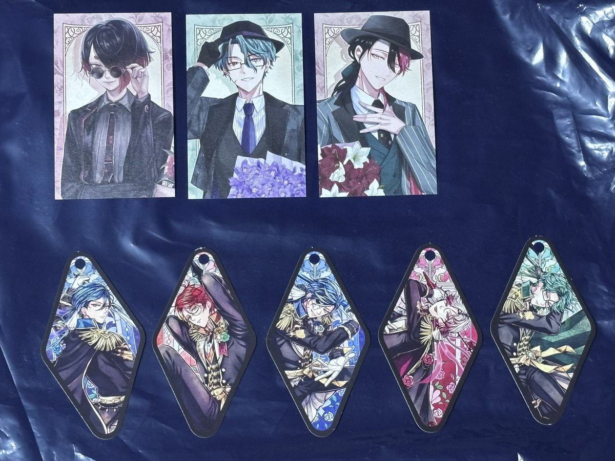 Stella_cigar's tweet photo. 【交換】あくねこ　悪魔執事と黒い猫　花束カード

譲）画像1〜3枚目
求）画像4枚目　バスティン優先です。

郵送交換希望です。
比率違い可能です。
お気軽にお声がけ下さいませ🙇‍♀️ https://t.co/PyzE13wafm