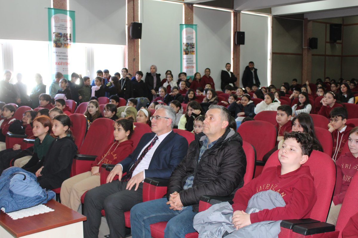 HD___1903's tweet image. Eğitimci Yazar SİNAN YAĞMUR 
Çubuk Belediyesi tarafından Çubuk Halk Eğitim Merkezinde 
9–10–11 Mart 2026 tarihleri arasında Söyleşi ve İmza Günü düzenlendi.
Katılım sağladık. İmzalı kitabını aldık.
 #Çubuk #ÇubukBelediyesi
#SinanYağmur #SöyleşiGünleri
#KültürSanat