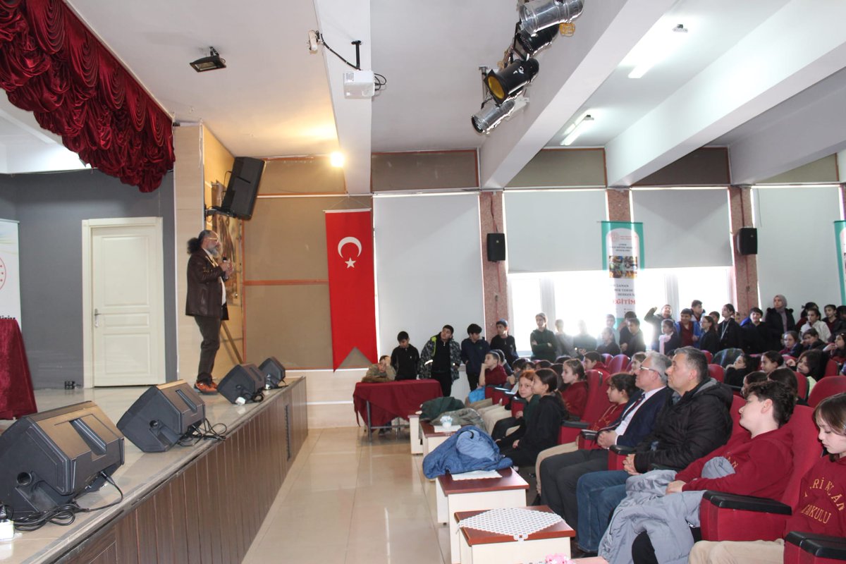 HD___1903's tweet image. Eğitimci Yazar SİNAN YAĞMUR 
Çubuk Belediyesi tarafından Çubuk Halk Eğitim Merkezinde 
9–10–11 Mart 2026 tarihleri arasında Söyleşi ve İmza Günü düzenlendi.
Katılım sağladık. İmzalı kitabını aldık.
 #Çubuk #ÇubukBelediyesi
#SinanYağmur #SöyleşiGünleri
#KültürSanat