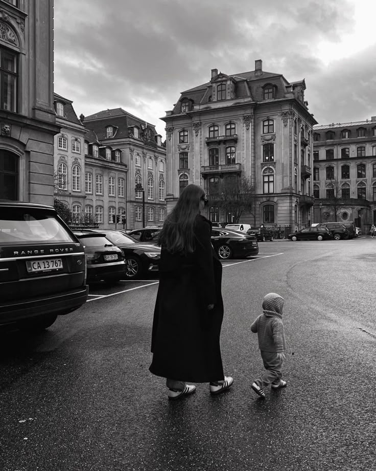 Annelerinin onu terk ettiğine, bırakıp gittiğine inanan ve ondan sonra bir daha Ayaz ismini kullanamayan Kıvanç Ayaz Taşkıran...