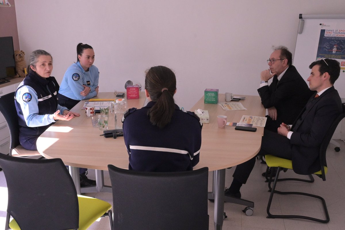 Image de Préfet du Morbihan - Accompagnement des victimes |
Rencontre avec les gendarmes de la Maison de Protection des Familles à