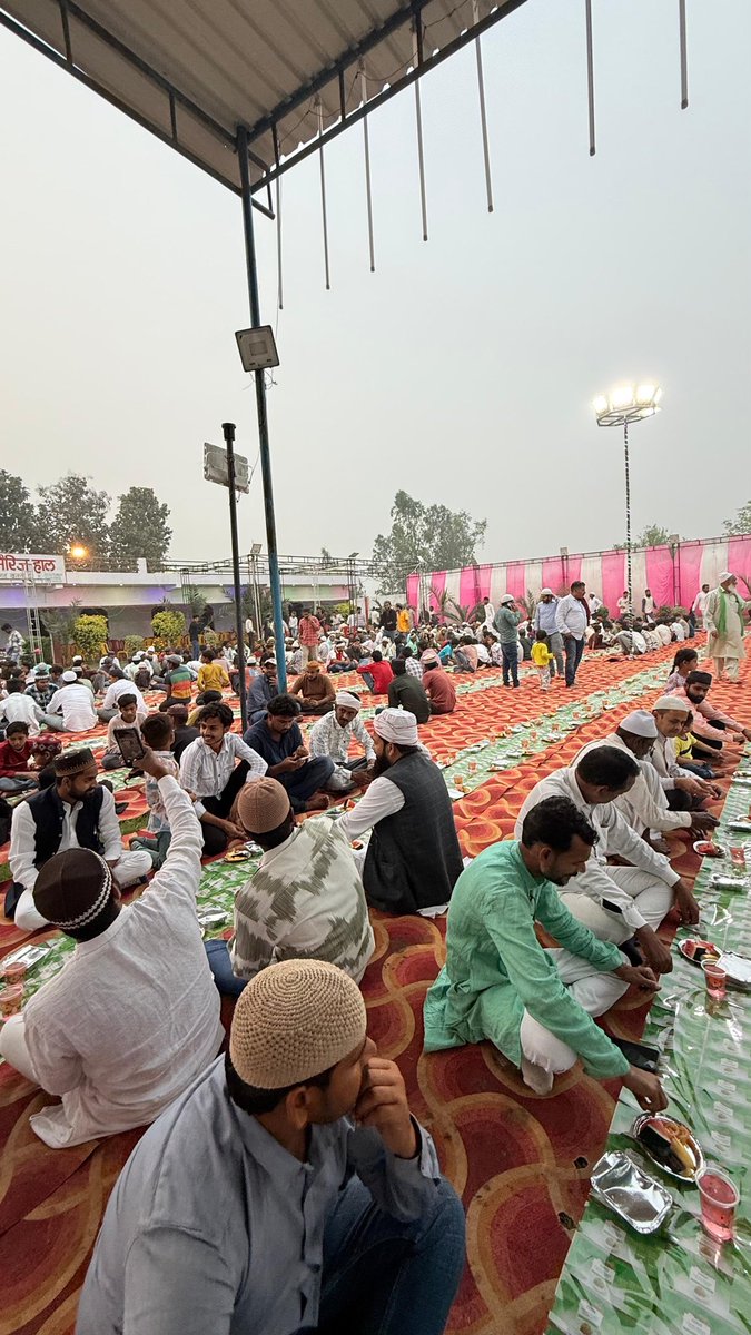 imshaukatali's tweet photo. जनपद सुल्तानपुर में पार्टी द्वारा आयोजित दावत-ए-इफ्तार शिरकत किया।
#Ramadan #Dawat #Iftar #sultanpur #AIMIMUttarPradesh https://t.co/OGCXuQsJg4