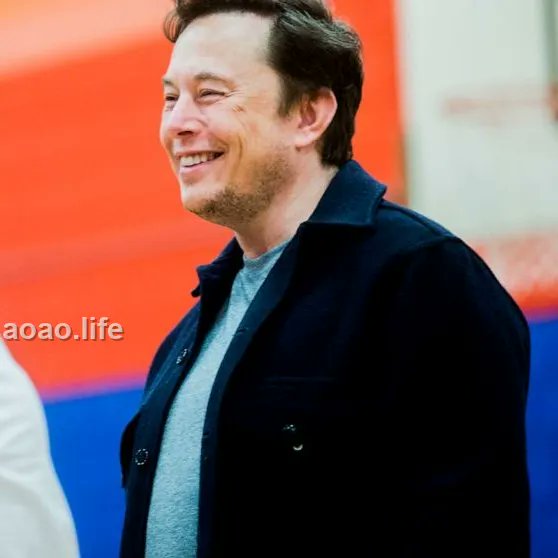 aoaodotlife's tweet image. 旧金山的庭审令人厌烦，当地偏见太深，律师已申请流审。但这不重要。今天我宣布升级版星舰V3将在四周后首飞，它比以往更大更强。面对政客无聊的指责，我打趣说自己快成万亿富翁了，毕竟SpaceX的IPO估值传闻已高达1.75万亿。人类的火... #emusk #ElonMusk