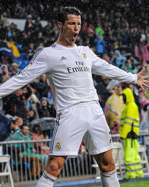 mroffsidecoop's tweet photo. Is there any celebration more iconic than Cristiano Ronaldo’s SIUUU? Tell me one. https://t.co/GfglHc74tt