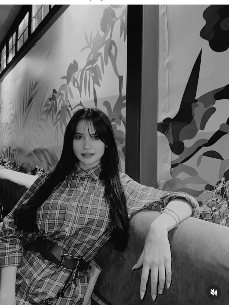 Güçlü kadınlar doğuştan güçlü olmazlar .Onlar;atlattıkları fırtınalar sayesinde güçlü hale gelirler.✨️
Güçlüsün peri kızım herşeye rağmen ...!🤍🤍
#YağmurYüksel