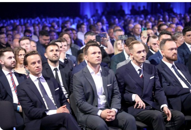 Panowie dziękuje wam za to co ostatnio robicie. Wreszcie przestaliście udawać , pokazaliście otwarcie swoje odbicie (ja wiedziałem od zawsze) Teraz nie musicie udawać. Wiadomo wróg jest jeden i nie jest to Tusk