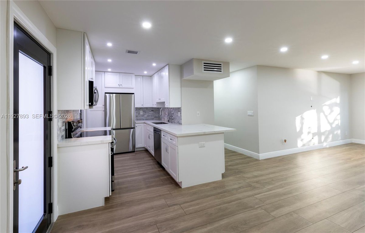 Hioigllc's tweet image. 🏡 PRICE REDUCTION | 📍 6855 Edgewater Dr #1DS, Coral Gables, FL 33133-7016
💲 715,000 |  🛏  2 bed  🛁  2 bath

holeinoneinvestmentsgroup.com/2026/03/09/act…