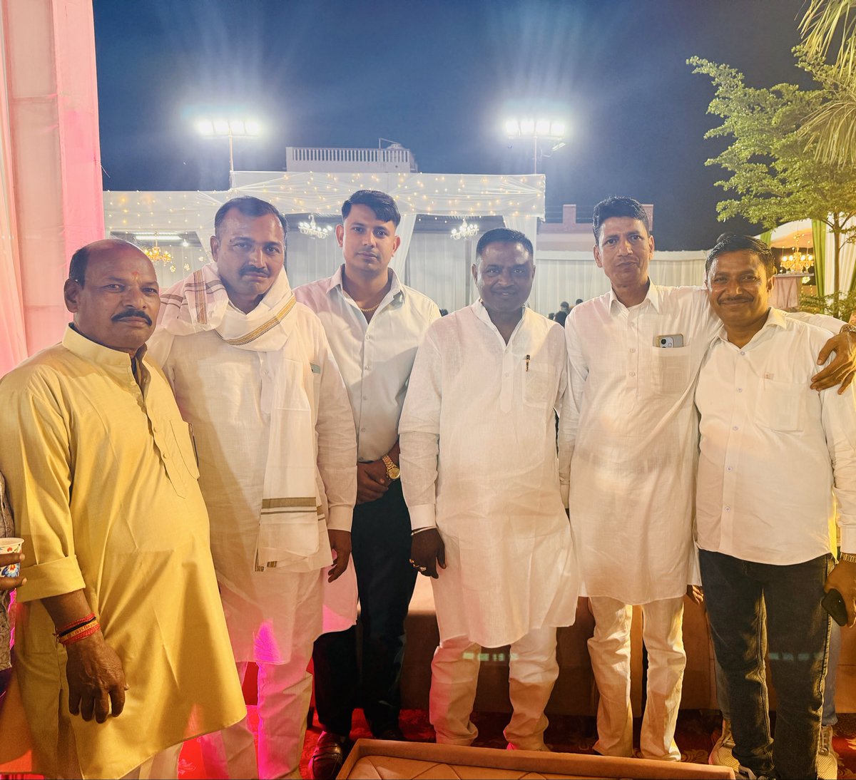 बांदीकुई विधायक श्री भागचंद जी टांकडा के भतीजे के लग्न टीका समारोह में सम्मलित होकर बधाई शुभकामनाएं प्रेषित की।
