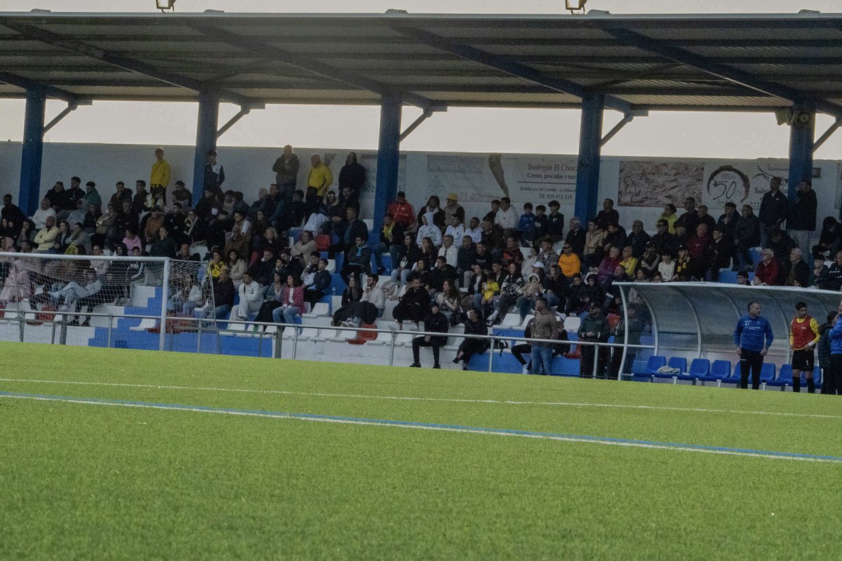 💛🥰 ¡Mil gracias, sanroquistas! 

Sin vosotros nada hubiera sido igual, desde el minuto uno sentíamos que jugábamos en casa.

🙏🏽 Sentimos no haberos regalado esa victoria que tanto merecíamos. Gracias a todos los desplazados y os esperamos el próximo Domingo para conseguir los