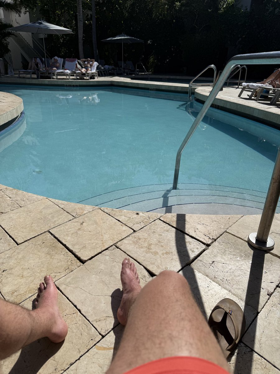 griffinsims03's tweet photo. Yeah I guess there’s worse places to be hung tits #privilege https://t.co/Qw9bimY92k