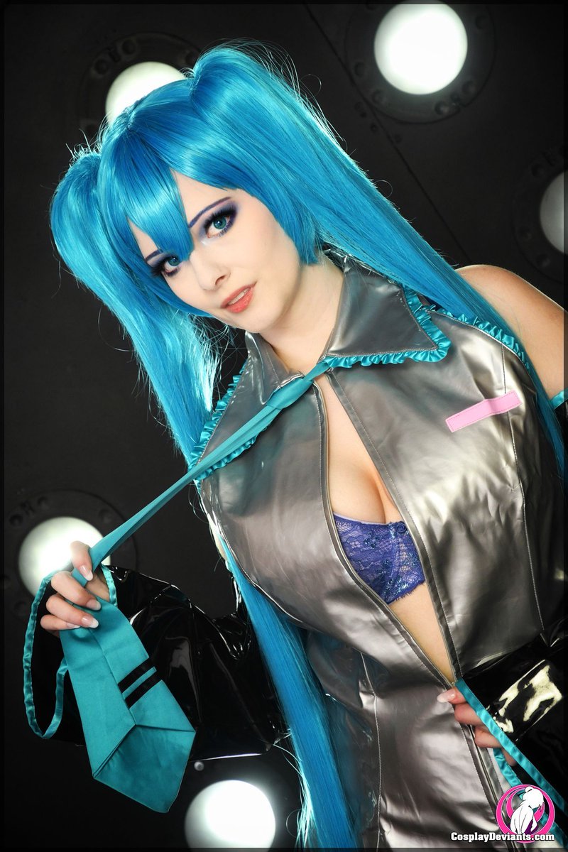 Cosplay Deviants tweet media