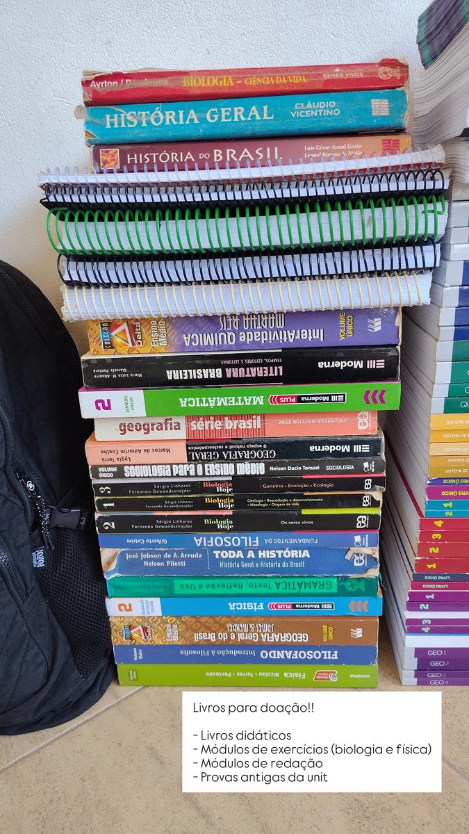 iestudiesbr's tweet photo. Oi, gente! Estou vendendo e doando alguns livros de vestibular 😭😭😭 preciso fazer isso logo, vou me mudar próx semana já https://t.co/WUQQV2TIb1