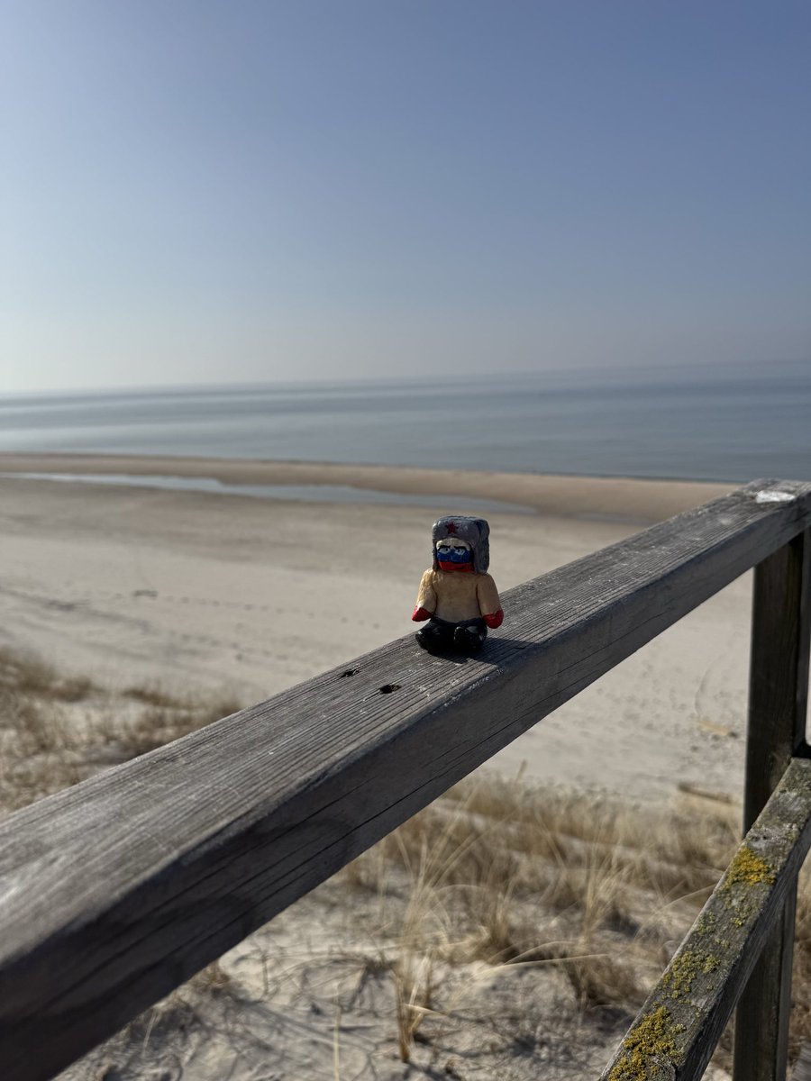 Russia touches some grass (sand) #CountryHumans