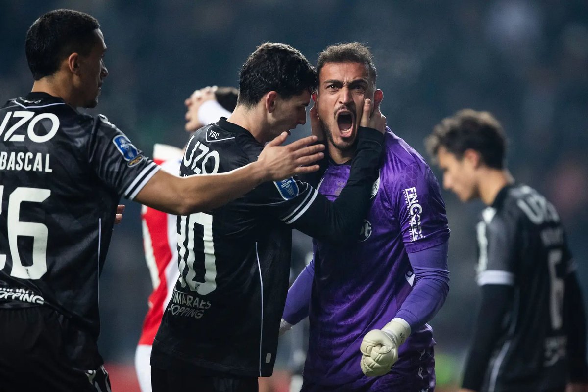 Fica para sempre na nossa história, o Homem do Leme!
Alguns erros cometidos é certo, mas qual é o treinador que não os comete?
Obrigado por tudo mister! 
O maior culpado (e vaidoso) continua lá…
Viva o Vitória Sport Clube!