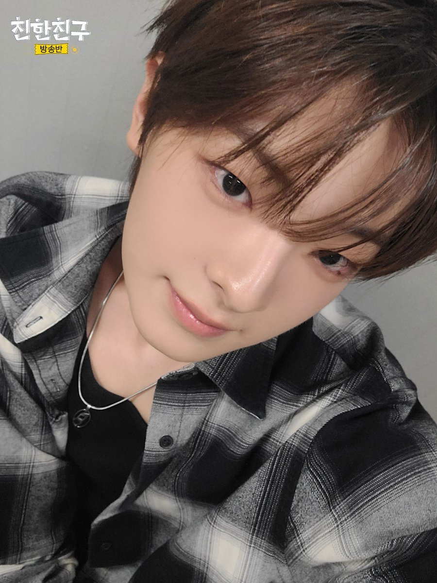 🏫친친방🏫

#친한친구방송반
#최립우 #CHUEILIYU <a href="/cliyu_official/">CHUEI LI YU</a>
#강우진 #KANGWOOJIN <a href="/Xwn__207/">강우진</a>

립우 팬미팅 드레스코드 공지 어떻게해?
ㄴ립우가 우진이랑 고민해서 라디오에서 육성공지해📢
오늘은 의견만 받아보았으니
🎀리본..... 이 맞는지는 fnc에 한 번 더 확인해주세용