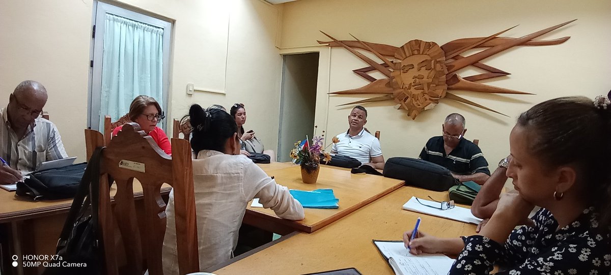 Contacto inicial de los consultores de <a href="/CIGET_Granma/">CIGET Granma 🇨🇺</a> c el Presidente de la CCS "Benilde Orozco" de Yara p coordinar proyectos y servicios científicos, el objetivo fundamental autonomía municipal y producción de alimentos. #CienciaCubana <a href="/RpYolennis/">Yolennis RP</a> <a href="/ArmandoRguezB/">Armando</a> <a href="/YanetsyTerry/">Yanetsy Terry Gutiérrez</a>